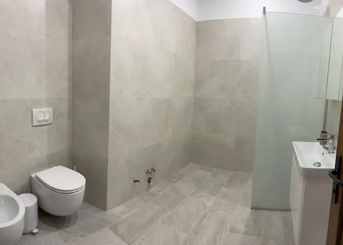 Kroi Near Castle Entrance Castle And Town View Hotel 3*
