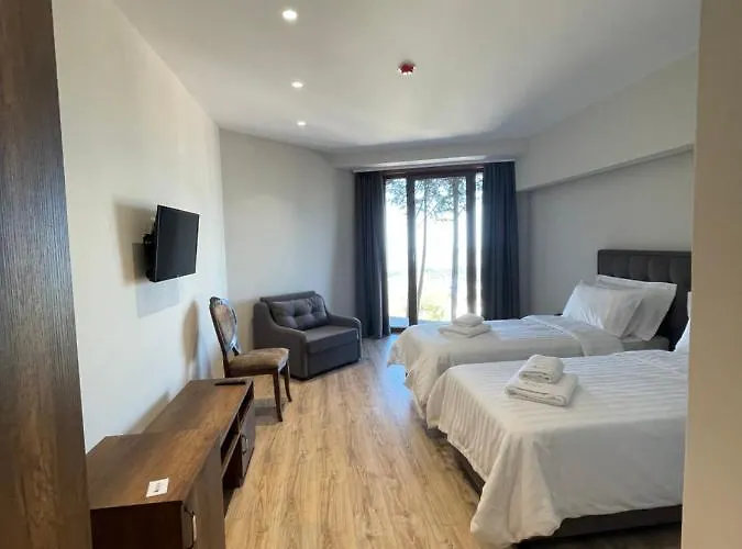 Kroi Near Castle Entrance Castle And Town View Hotel 3*