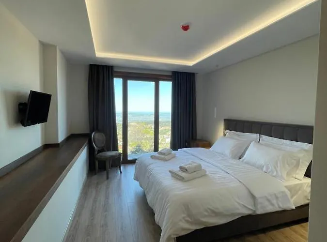 Hotel Kroi Near Castle Entrance Castle And Town View 3*