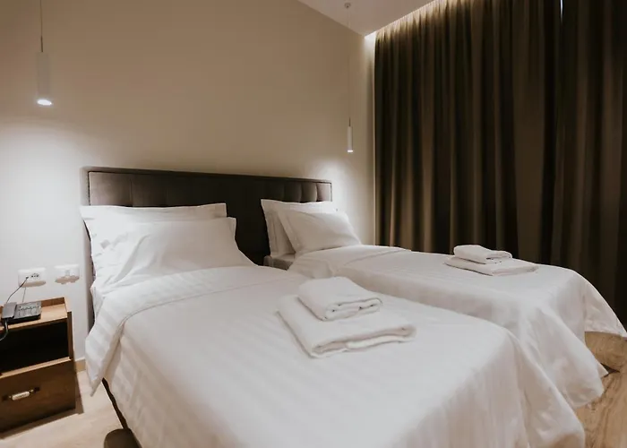 Kroi Near Castle Entrance Castle And Town View Hotel 3*